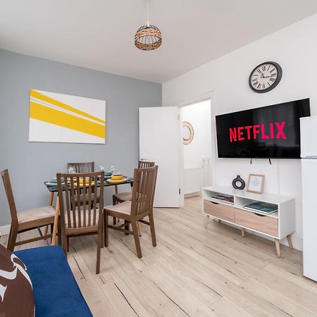 Modern 2 Bed East London Home By Rebby Properties Sleeps 5 Near Canning Town Station Bagian luar foto
