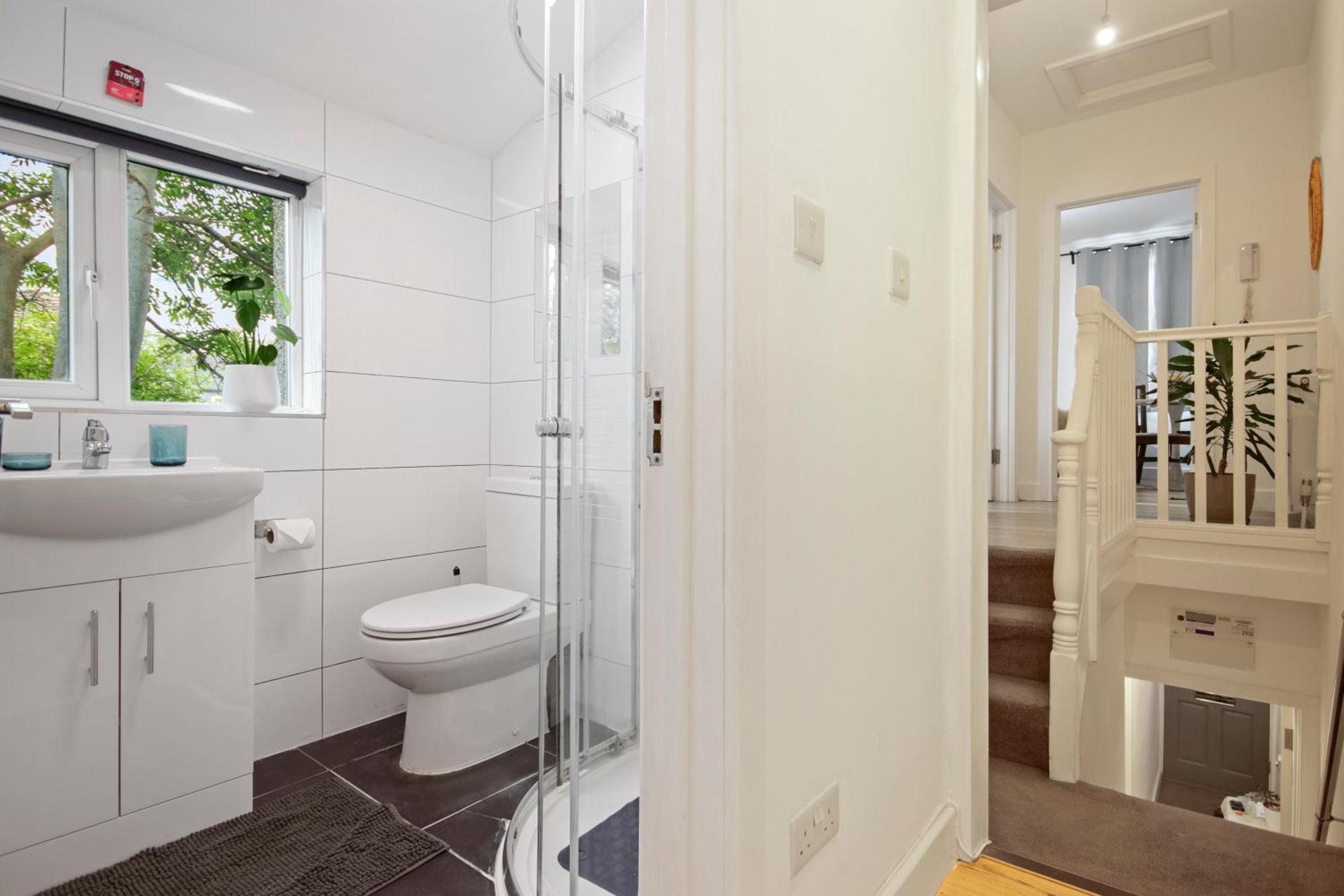 Modern 2 Bed East London Home By Rebby Properties Sleeps 5 Near Canning Town Station Bagian luar foto