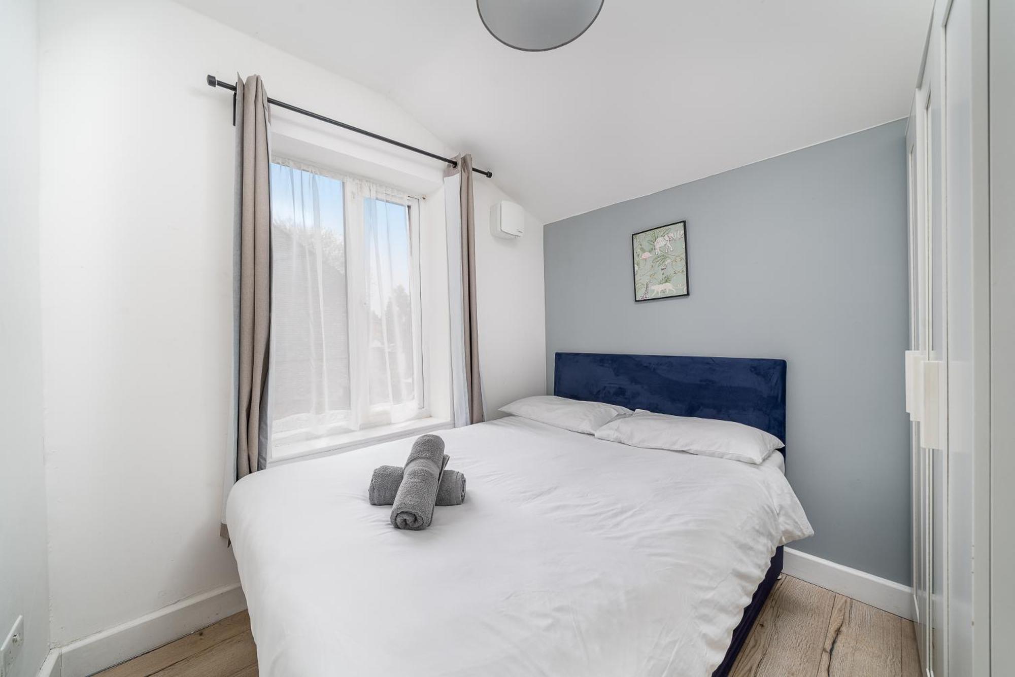 Modern 2 Bed East London Home By Rebby Properties Sleeps 5 Near Canning Town Station Bagian luar foto